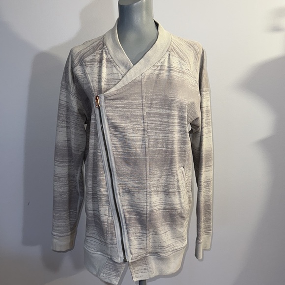 Lululemon Mula Bundle Wrap - Picture 4 of 17